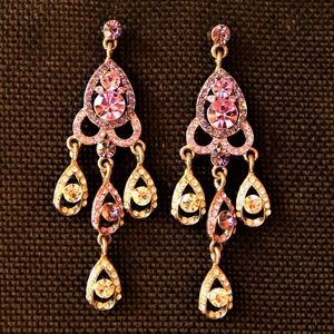 <3 Dazzling Lavender/Clear Rhinestone Earrings <3